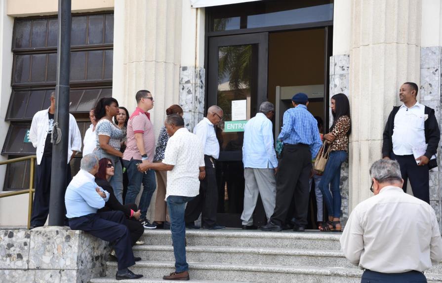 Pastelitos para detenidos y defensa por el “sacerdocio” en la política