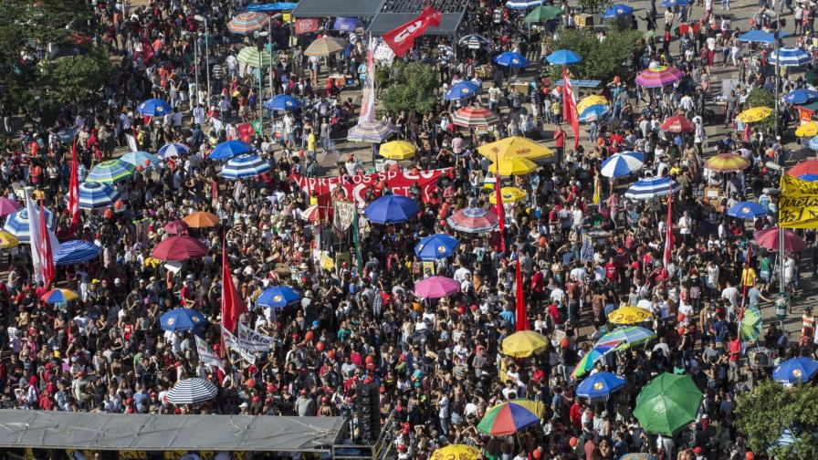 Miles de personas exigen la renuncia del presidente Temer