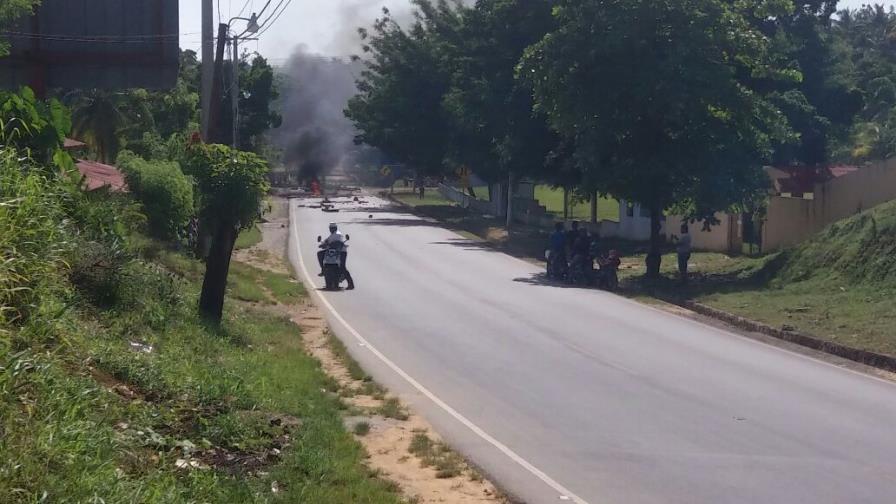 Protesta interrumpe el tránsito en carretera de Samaná