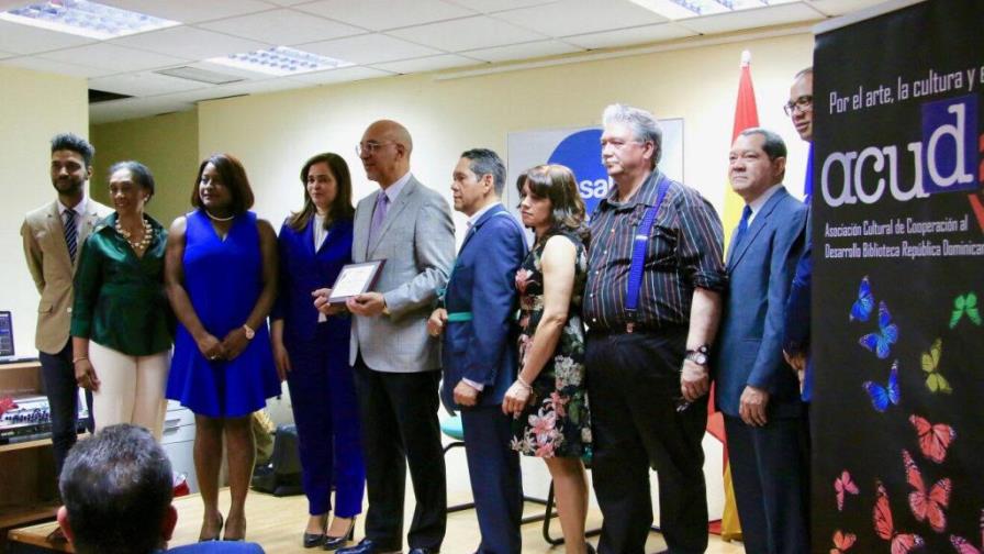 Acudebi reconoce al embajador dominicano en España