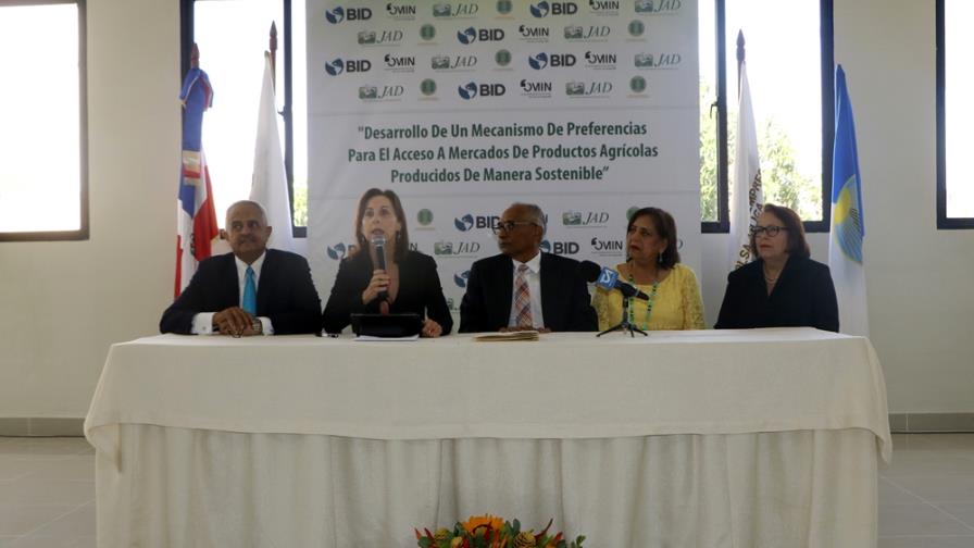 Firman acuerdo para impulsar la agricultura sostenible en el país