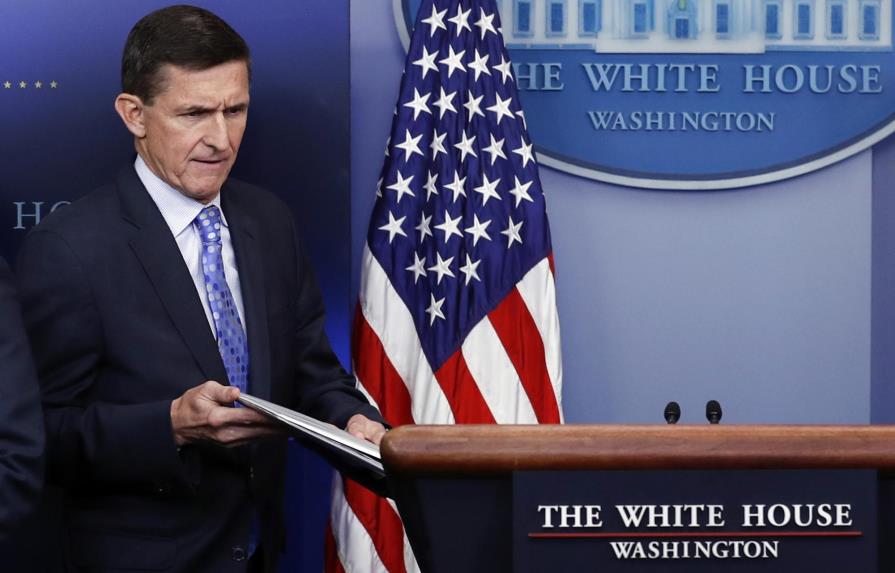 Flynn entrega documentos en pesquisa sobre nexos Trump-Rusia