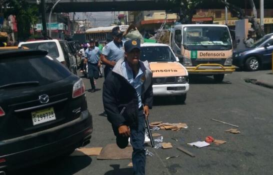 Ayuntamiento y Migración desalojan vendedores ambulantes en el Distrito Nacional