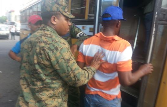 Ayuntamiento y Migración desalojan vendedores ambulantes en el Distrito Nacional