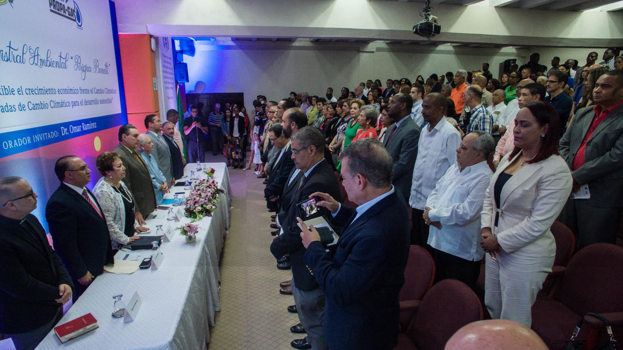 Los asistentes al acto.