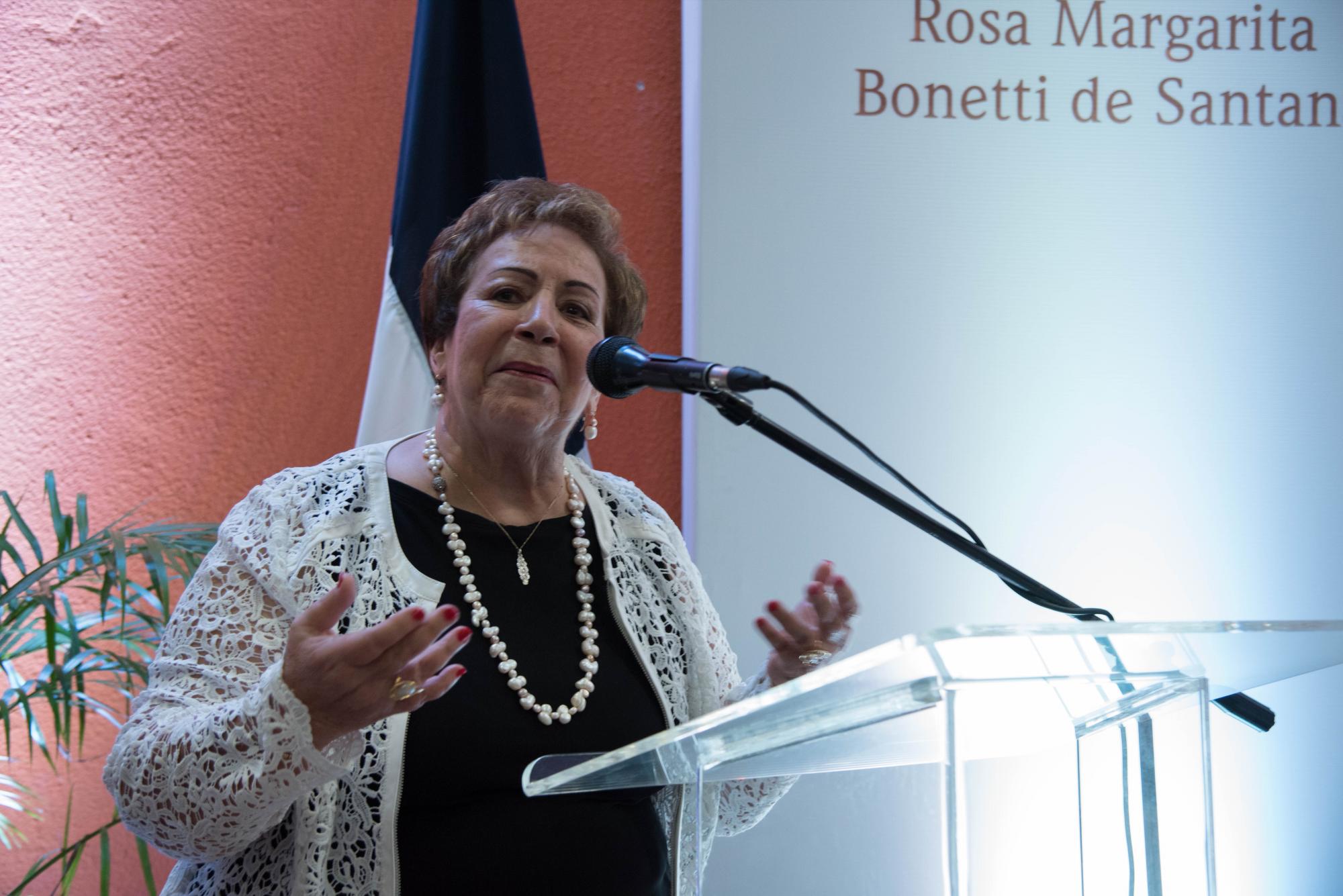 Doña Jacqueline Malagó durante el cierre del acto.