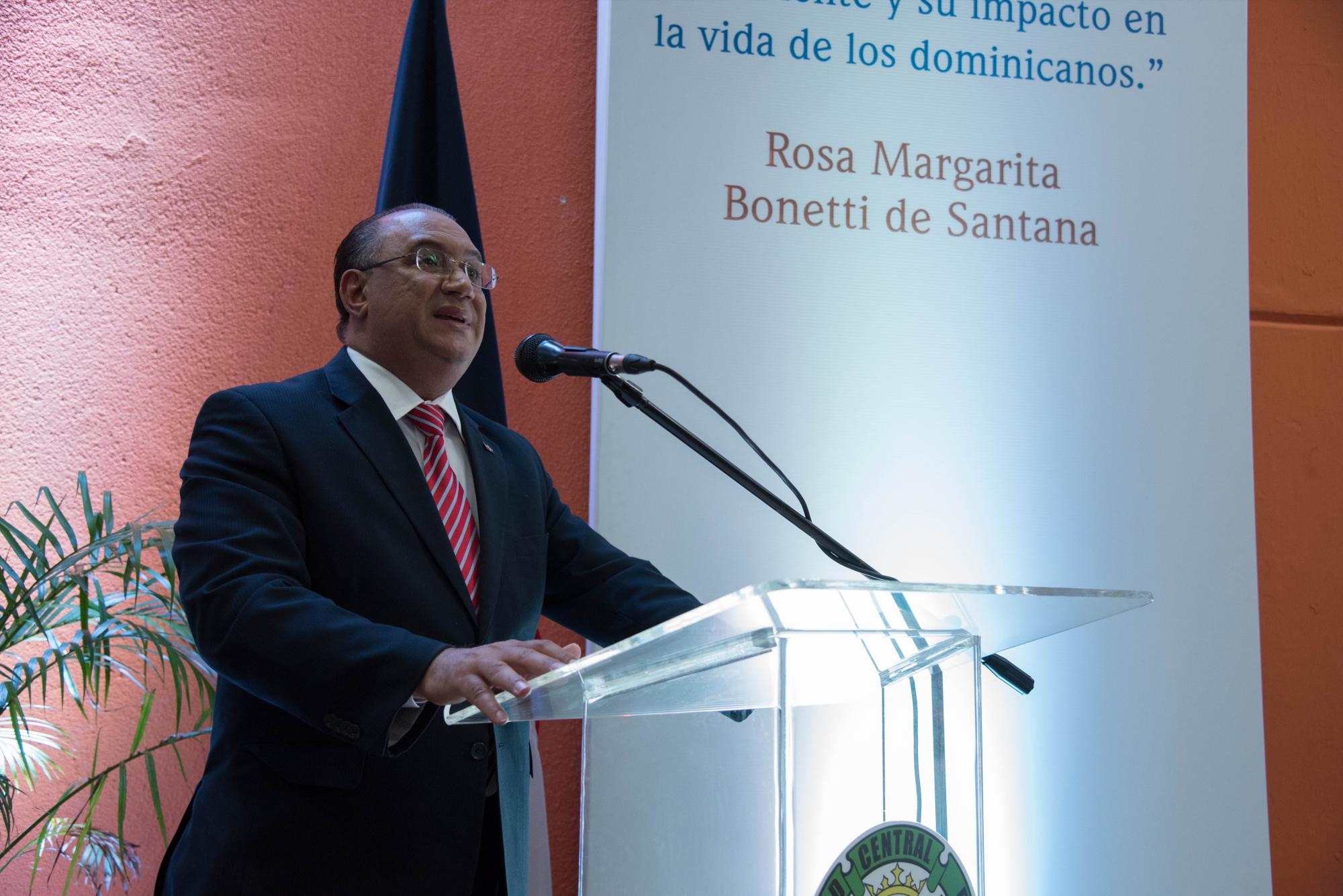 El Dr. Omar Ramírez, orador invitado en la cátedra inaugural.