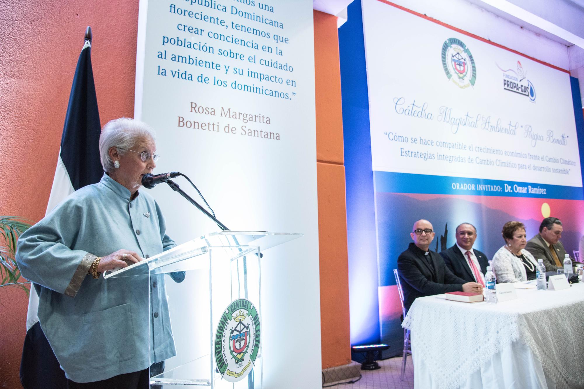 Doña Pirigua Bonetti durante su discurso.