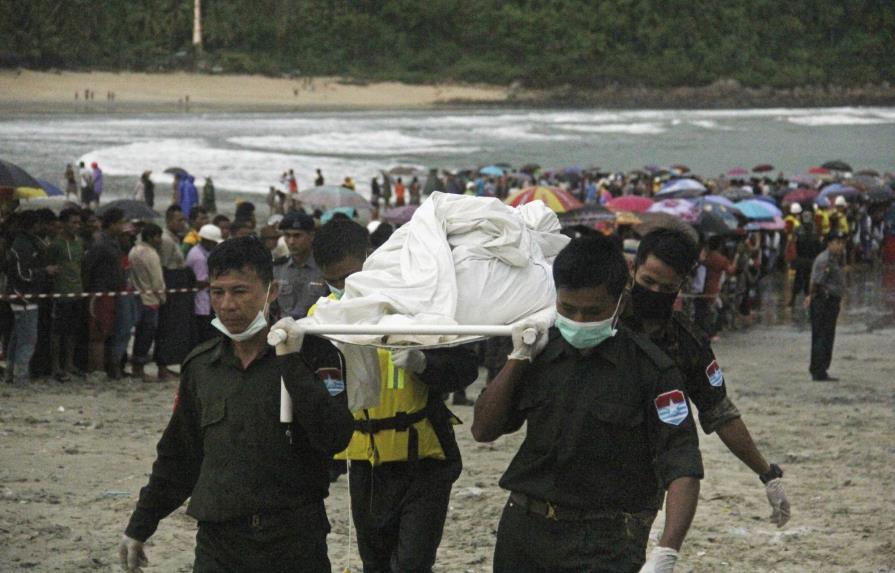 Recuperan unos 30 cadáveres de avión caído en Myanmar 