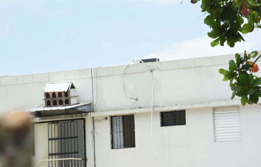 Familiares y abogados inspeccionan celda en La Victoria donde estará Ángel Rondón