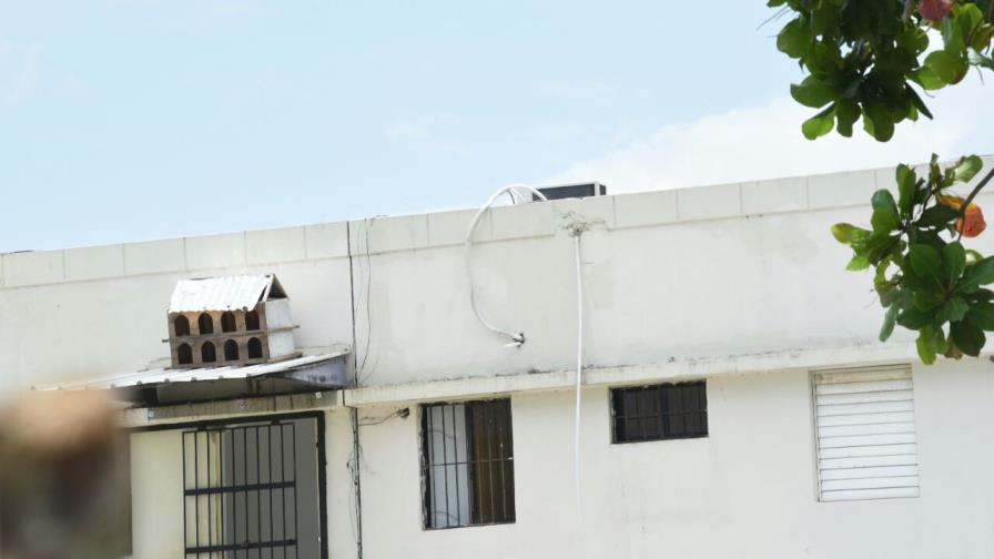 Familiares y abogados inspeccionan celda en La Victoria donde estará Ángel Rondón