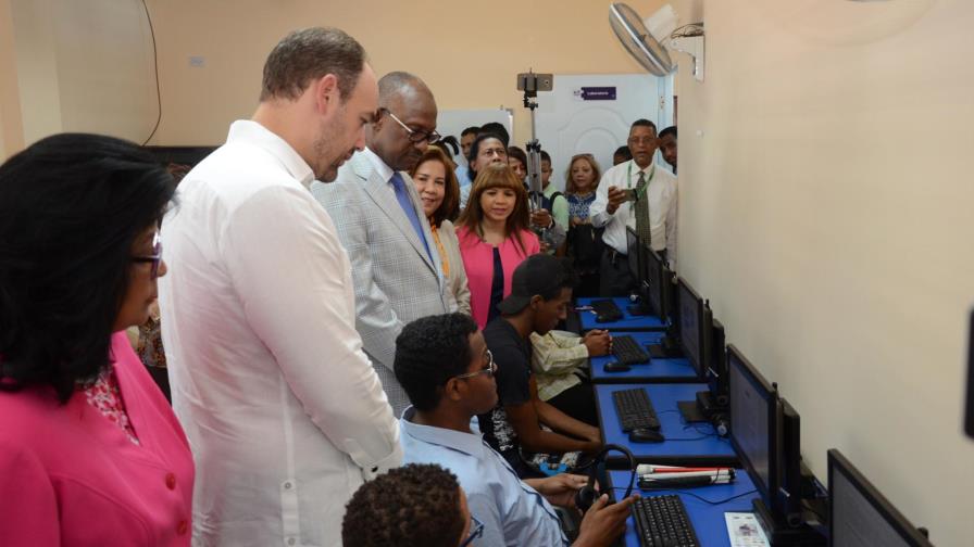 Reinauguran Centro Tecnológico de Indotel para habitantes de Invivienda