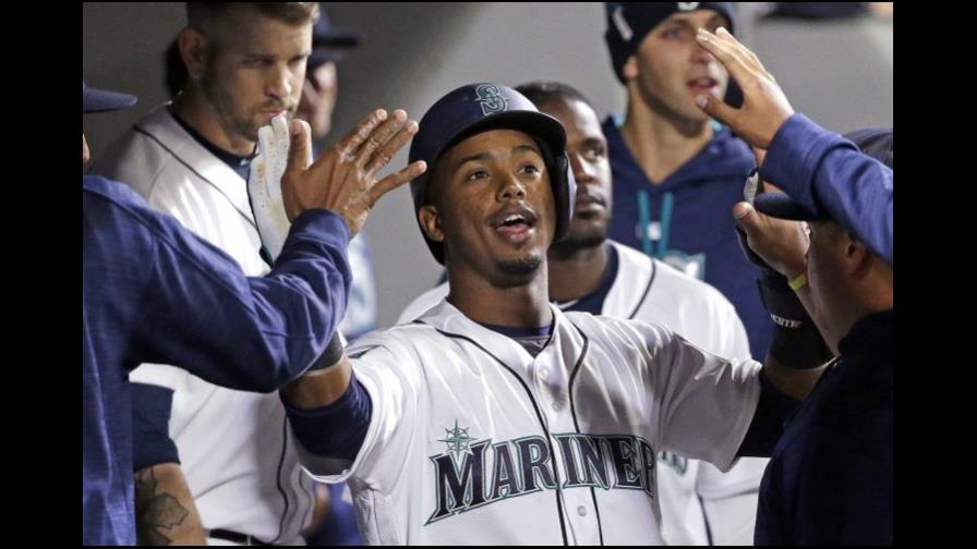 Jean Segura celebra en las redes sociales su nuevo contrato por 70 millones de dólares