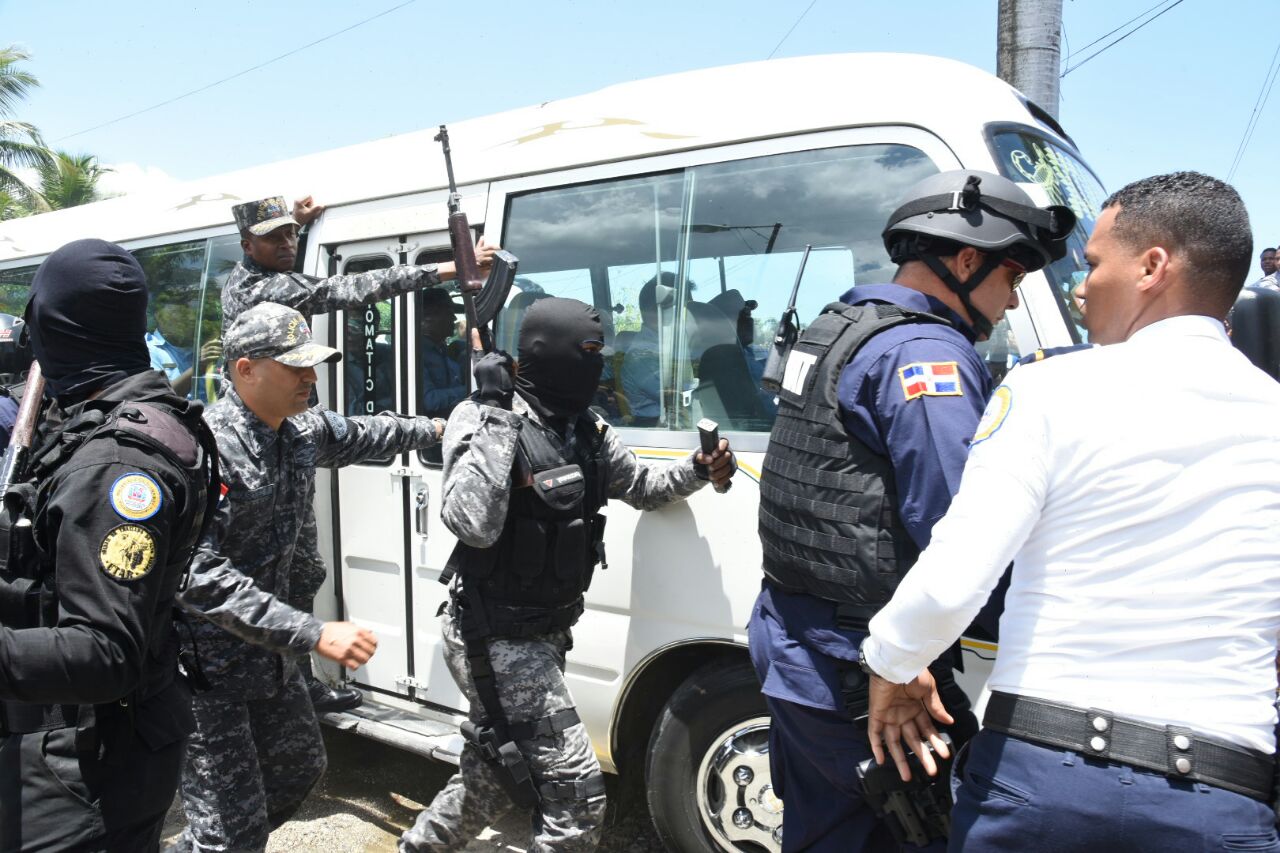 Los acusados llegaron bajo fuertes medidas de seguridad.