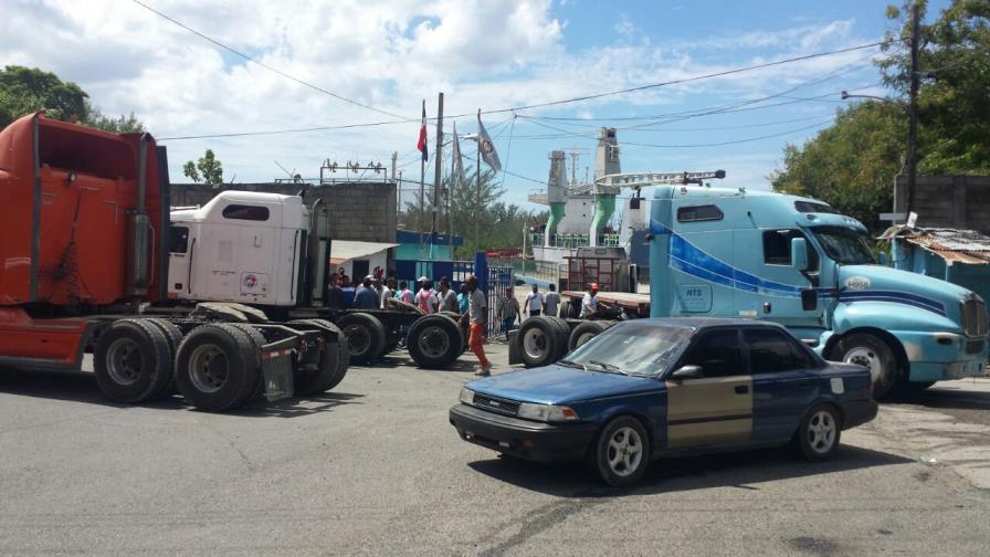 Camioneros levantan bloqueo de los puertos Multimodal y Andrés