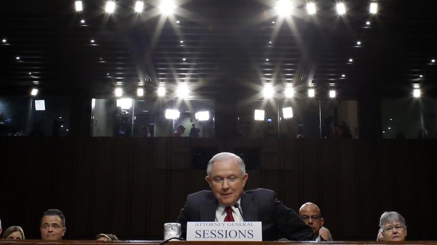 Jeff Sessions: “Sugerencia de pacto con los rusos es una mentira espantosa” Jeff Sessions: “Sugerencia de pacto con los rusos es una mentira espantosa”