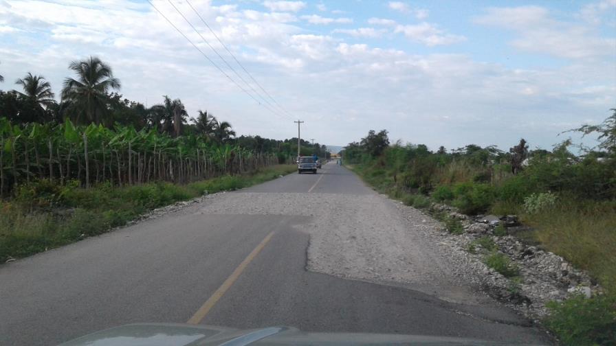 Autoridades “olvidan” reparar tramo de carretera de Peralta 