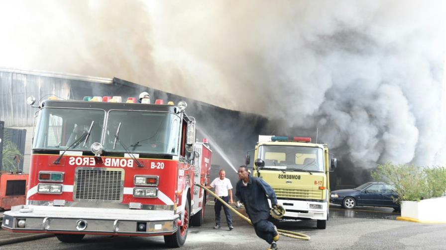 Se produce incendio en un edificio del “Pequeño Haití”