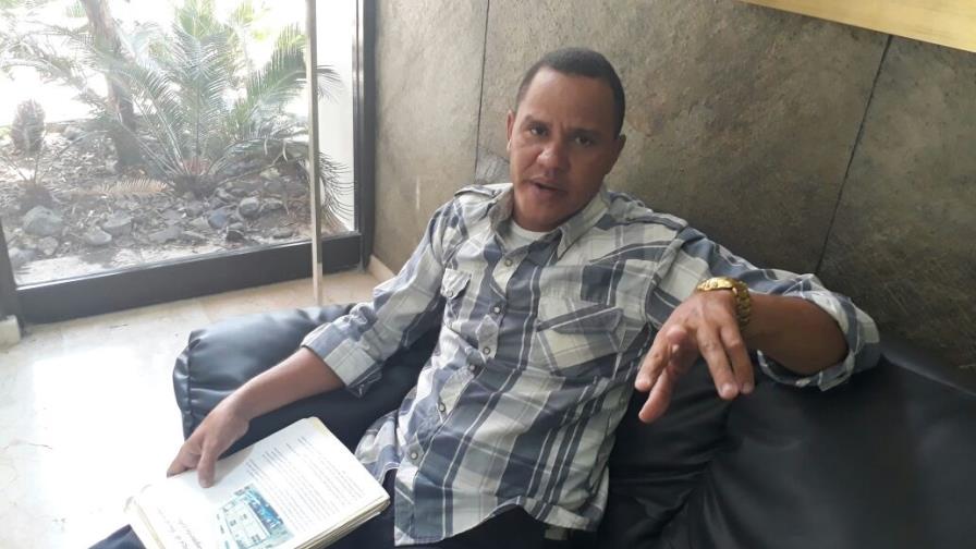 Hombre ansía ver hija sacada del país por su madre 