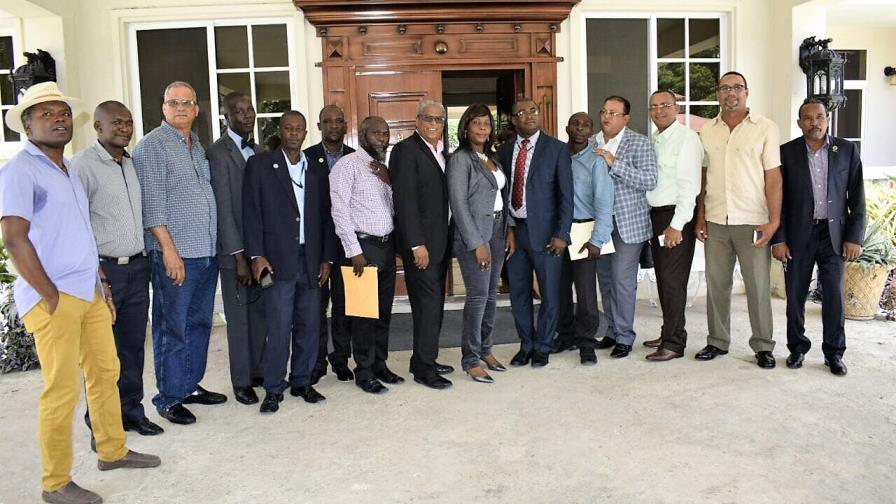 Alcaldes dominicanos y haitianos se reúnen para analizar temas comunes