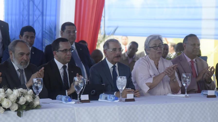 Presidente Medina entrega centro de salud y dos planteles escolares en Santiago Rodríguez