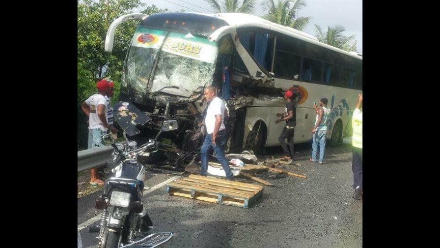 Accidente entre patana y autobús deja al menos nueve heridos Accidente entre patana y autobús deja al menos nueve heridos