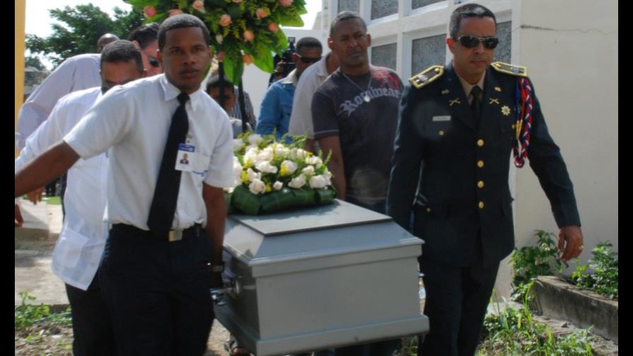 Coronel apresado en Puerto Rico por droga viajaba con una mujer  