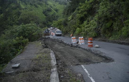 Obras Públicas repara carretera Casabito-Constanza