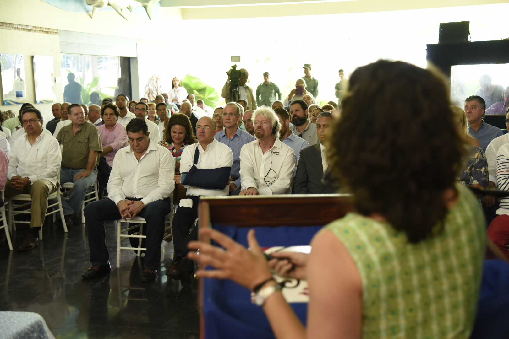 la Dra. Yolanda León expone sobre la situación de las tortugas marinas en el país.