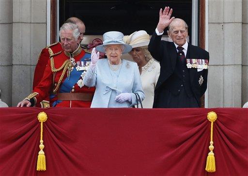 Desfile militar en Londres por el cumpleaños de Isabel II 