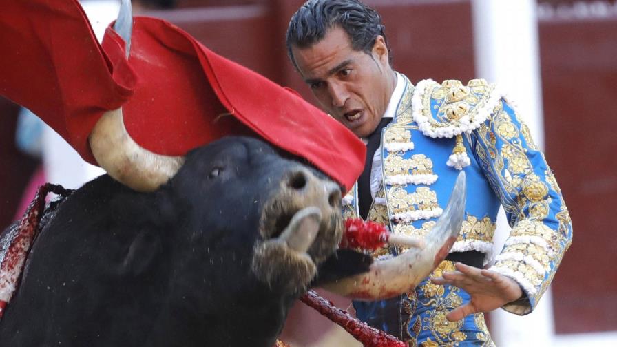 Un toro mata a torero ante miles de espectadores Un toro mata a torero ante miles de espectadores