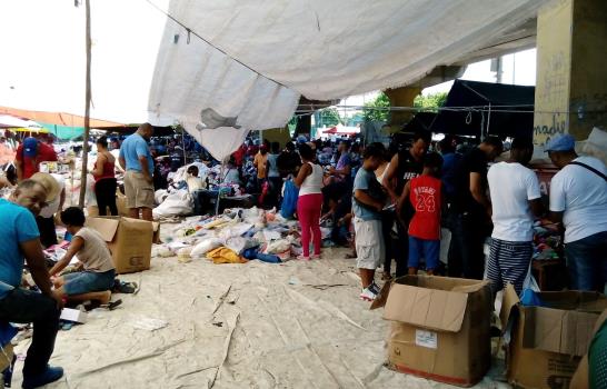 Mercado de pulgas continúa, pese a advertencia de alcalde de Santo Domingo Oeste