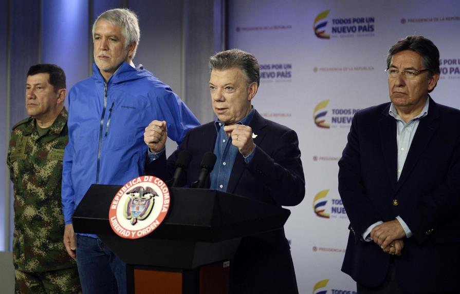 Santos defiende la paz en Colombia tras atentado que dejó tres muertos