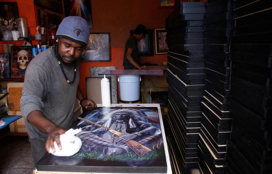 Con trabajos y llevando su propia cultura, haitianos se insertan en Tijuana