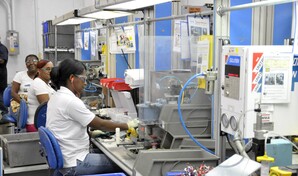 Las madres latinas que trabajan son las m&aacute;s afectadas por la brecha salarial en EE. UU.