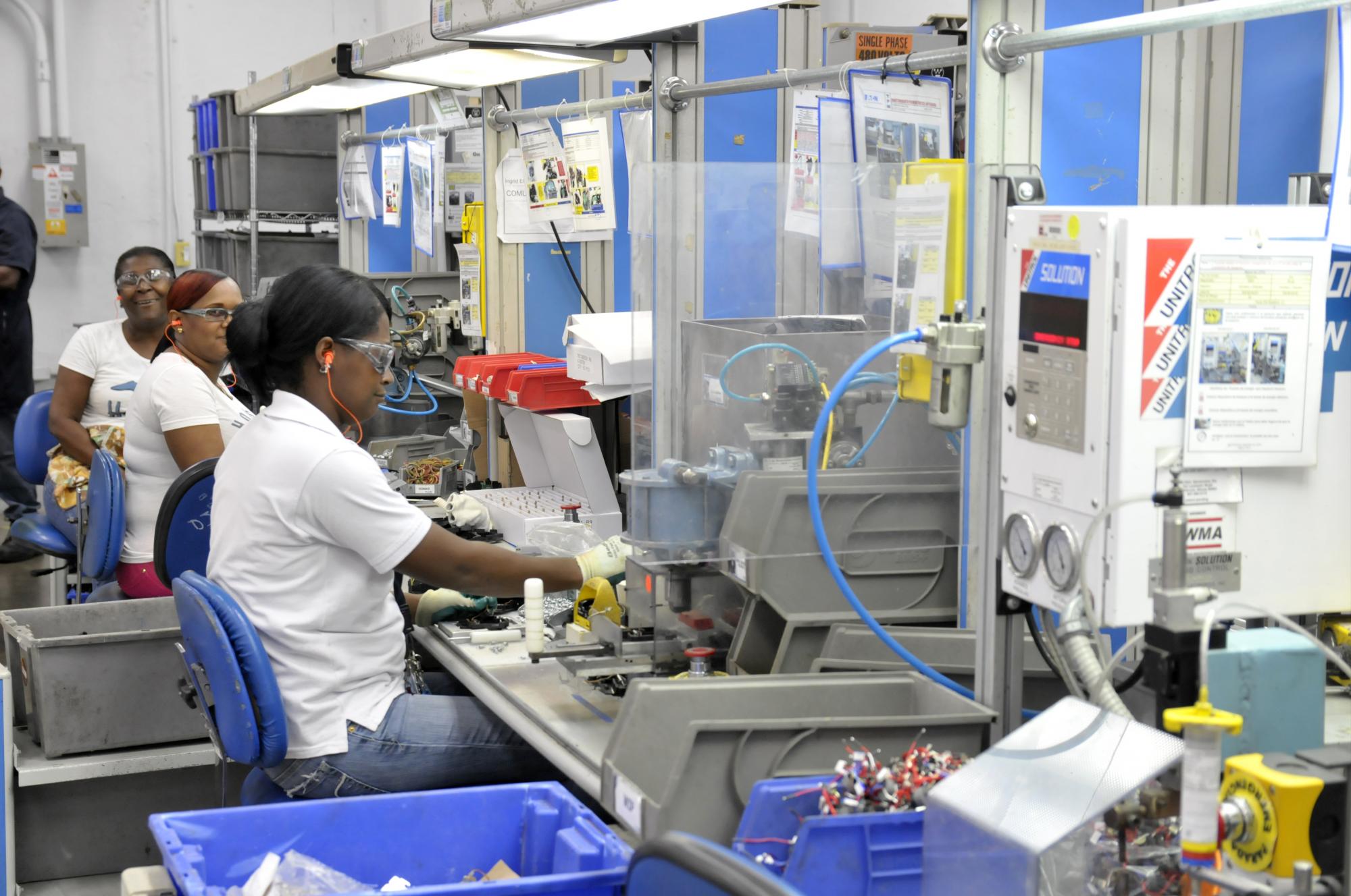 Las madres latinas que trabajan son las más afectadas por la brecha salarial en EE. UU.