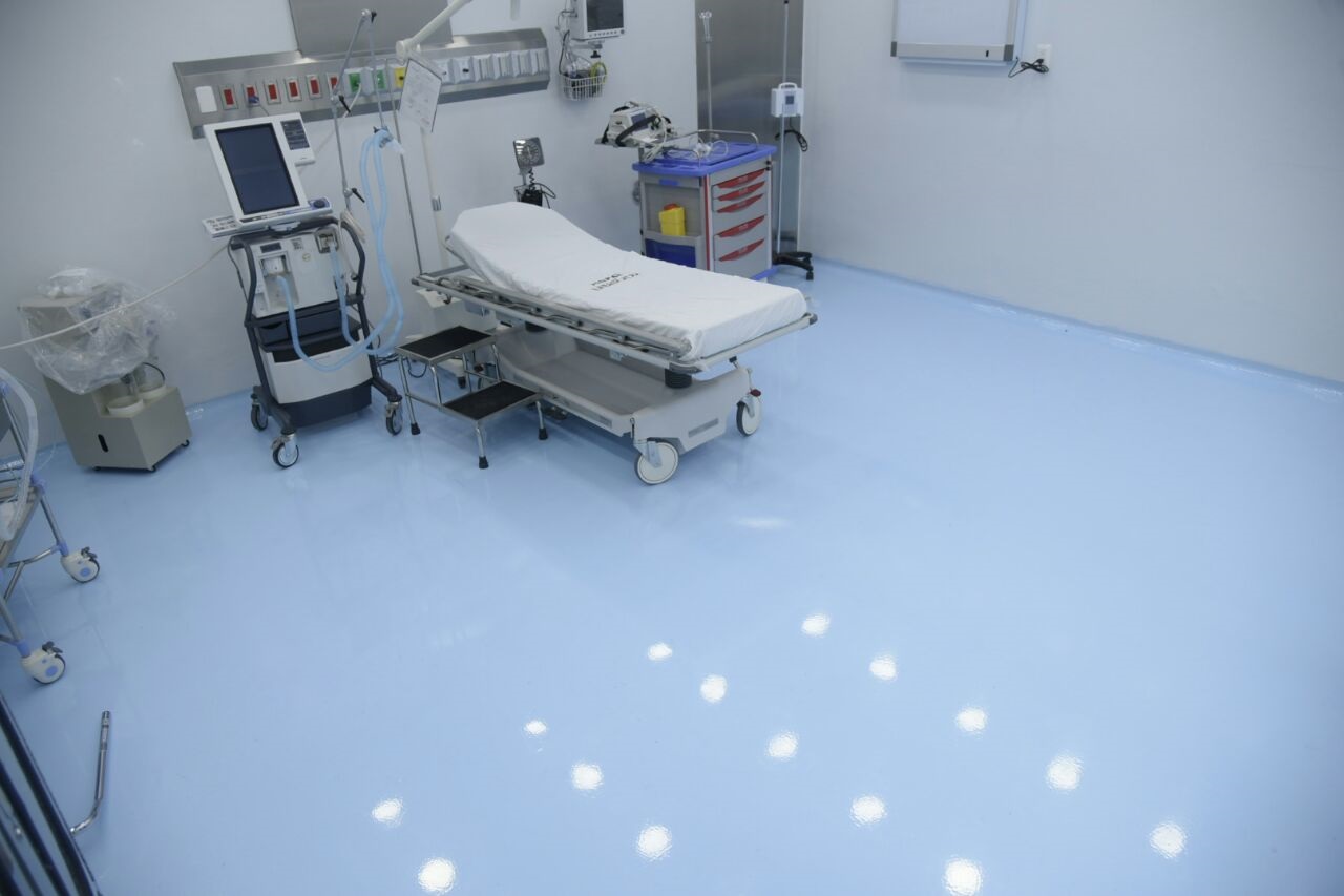 Una de las áreas Hospital Regional Universitario José María Cabral y Báez, sometido a una remodelación.