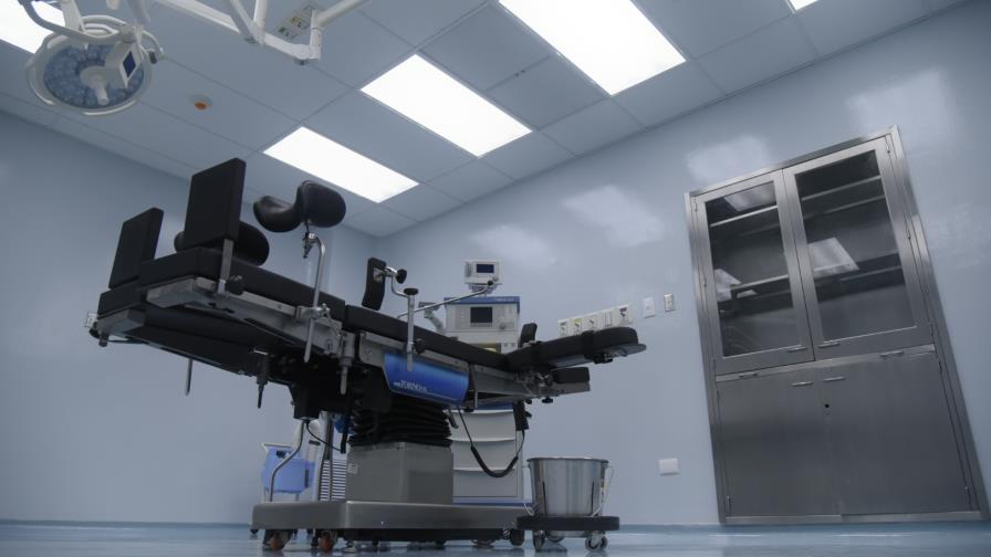 Voluntariado declara tres hospitales de Santiago en emergencia 