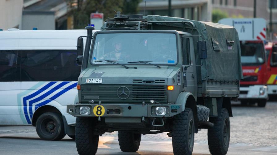 Policía busca a dos individuos que huyeron tras explosión en estación de Bruselas Policía busca a dos individuos que huyeron tras explosión en estación de Bruselas
