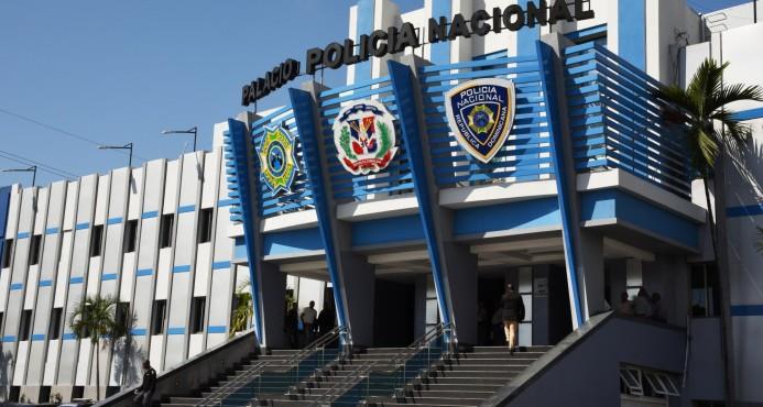  Policía Nacional  apresa a dos hombres que asaltaron  banca de lotería en Monte Plata