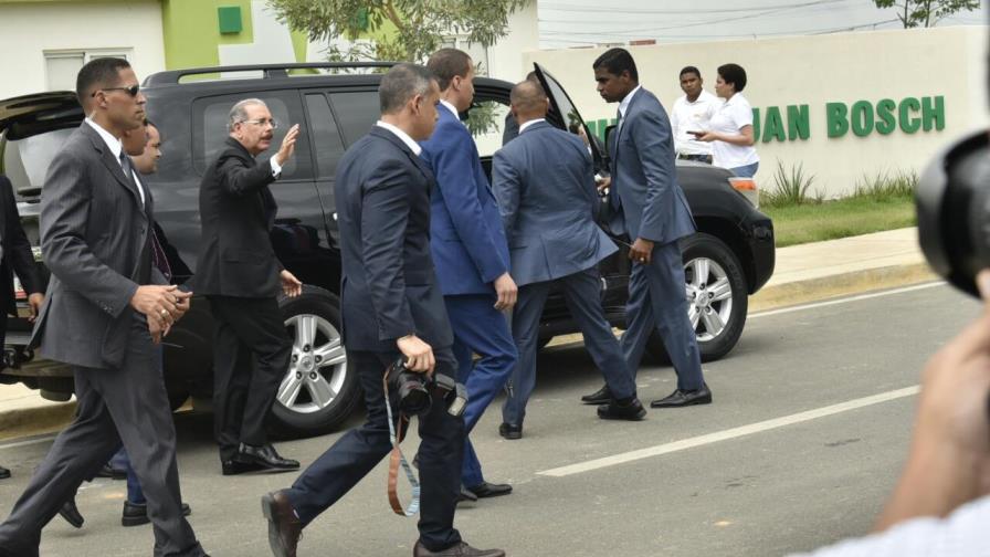 Danilo Medina reacciona sobre petición de renuncia: “Déjenme trabajar” Danilo Medina reacciona sobre petición de renuncia: “Déjenme trabajar”