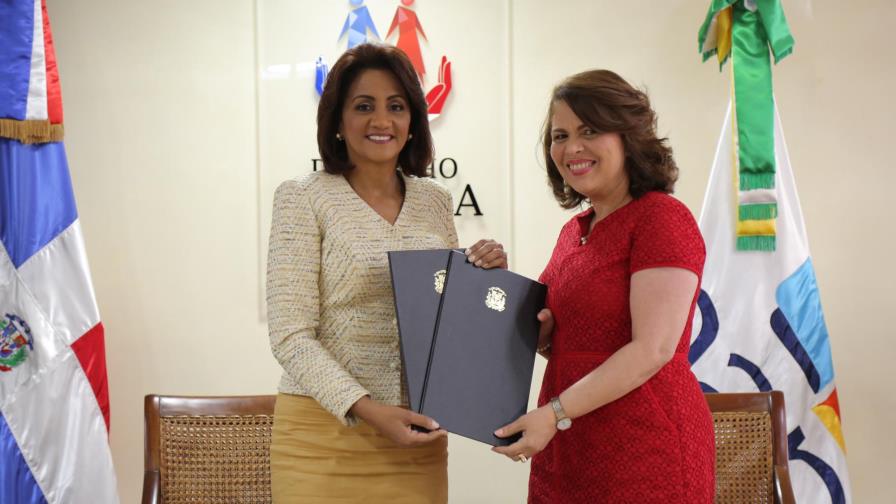 Un acuerdo para actualizar empleados del Despacho de la Primera Dama