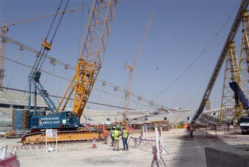 Hay preocupación por muerte de obrero; accidente revela fallas para Mundial en Catar