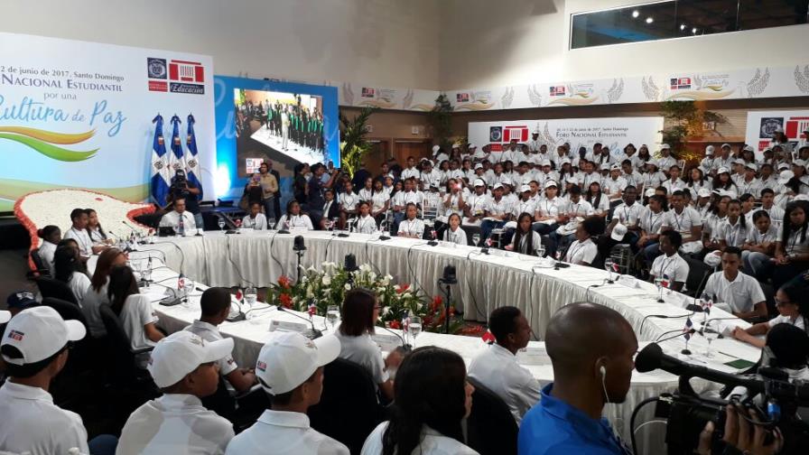 Navarro dice convertirá propuestas de estudiantes en agenda de trabajo para la calidad educativa Navarro dice convertirá propuestas de estudiantes en agenda de trabajo para la calidad educativa