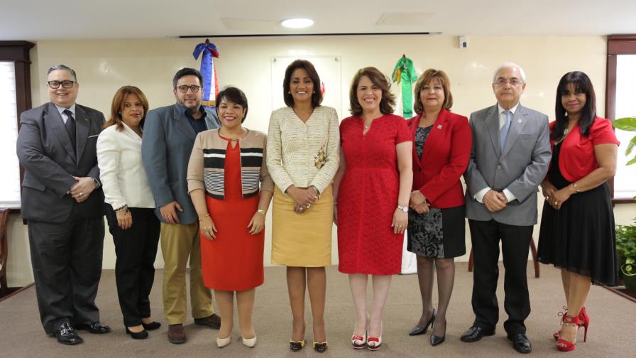 Despacho de la Primera Dama acuerda con INAP actualización continua de personal Despacho de la Primera Dama acuerda con INAP actualización continua de personal