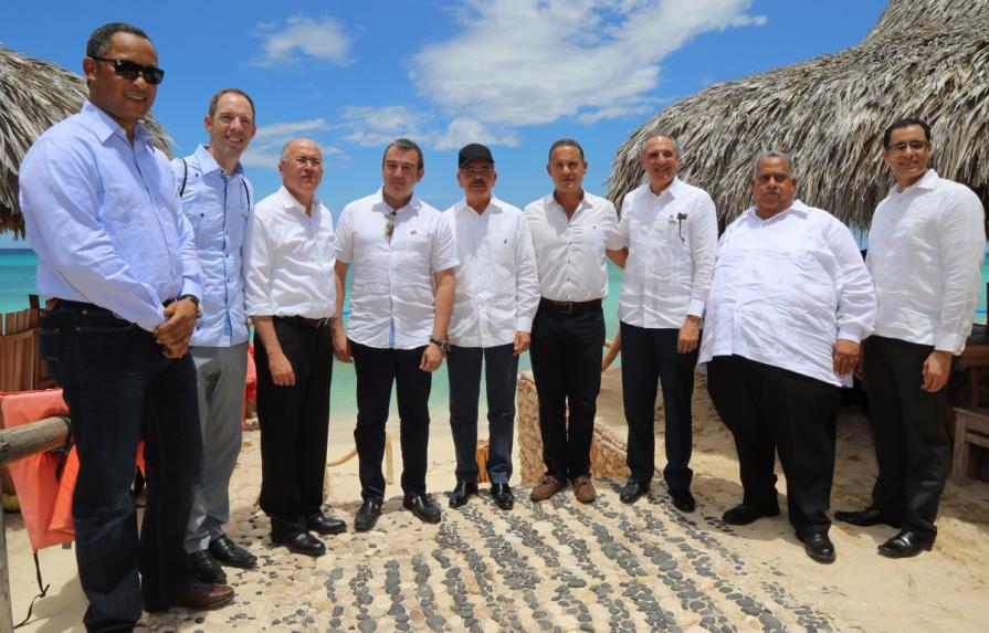 Danilo Medina vuelve a Bahía de las Águilas para atraer inversión