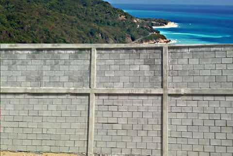 ¿Quién levanta un muro en Barahona que obstaculiza vista al mar?