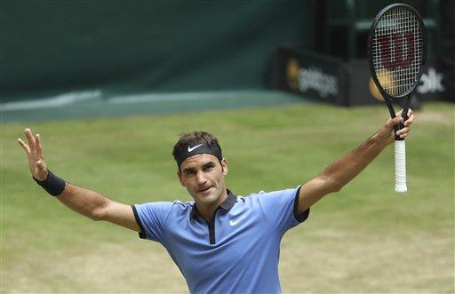 Roger Federer vence a Florian Mayer;  va a semis en el Abierto de  Halle 