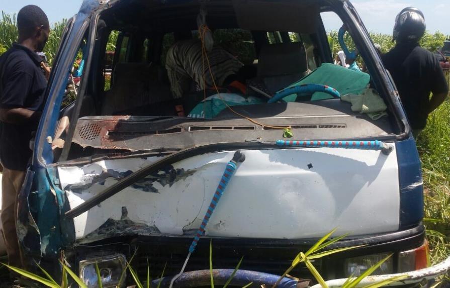 Mueren dos personas y tres resultan heridas en accidente en San Pedro de Macorís