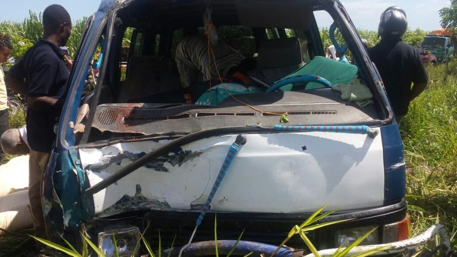 Mueren dos personas y tres resultan heridas en accidente en San Pedro de Macorís